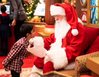 holiday-weekend-entertainment-freshfields-village-kiawah-island-sweetgrass.jpg Families enjoying holiday weekend festivities with live music, Santa’s Surf Shack, and lights at Fre