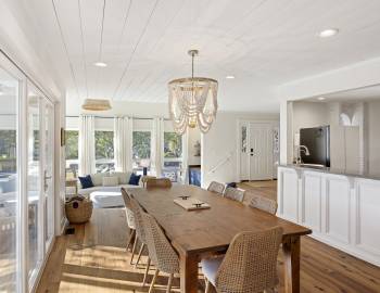 interior of 4 on 53rd avenue