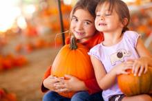 two kids at pumpkin patch