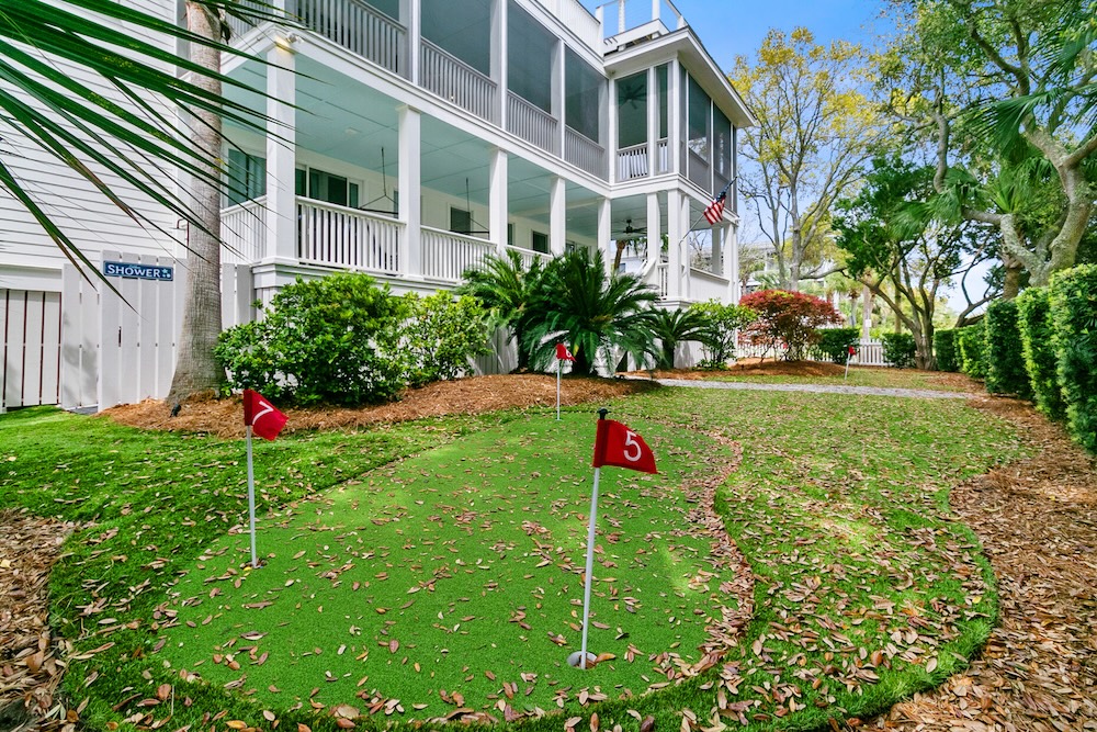 mini putt-put course of 2807 Palm Blvd, Isle of Palms