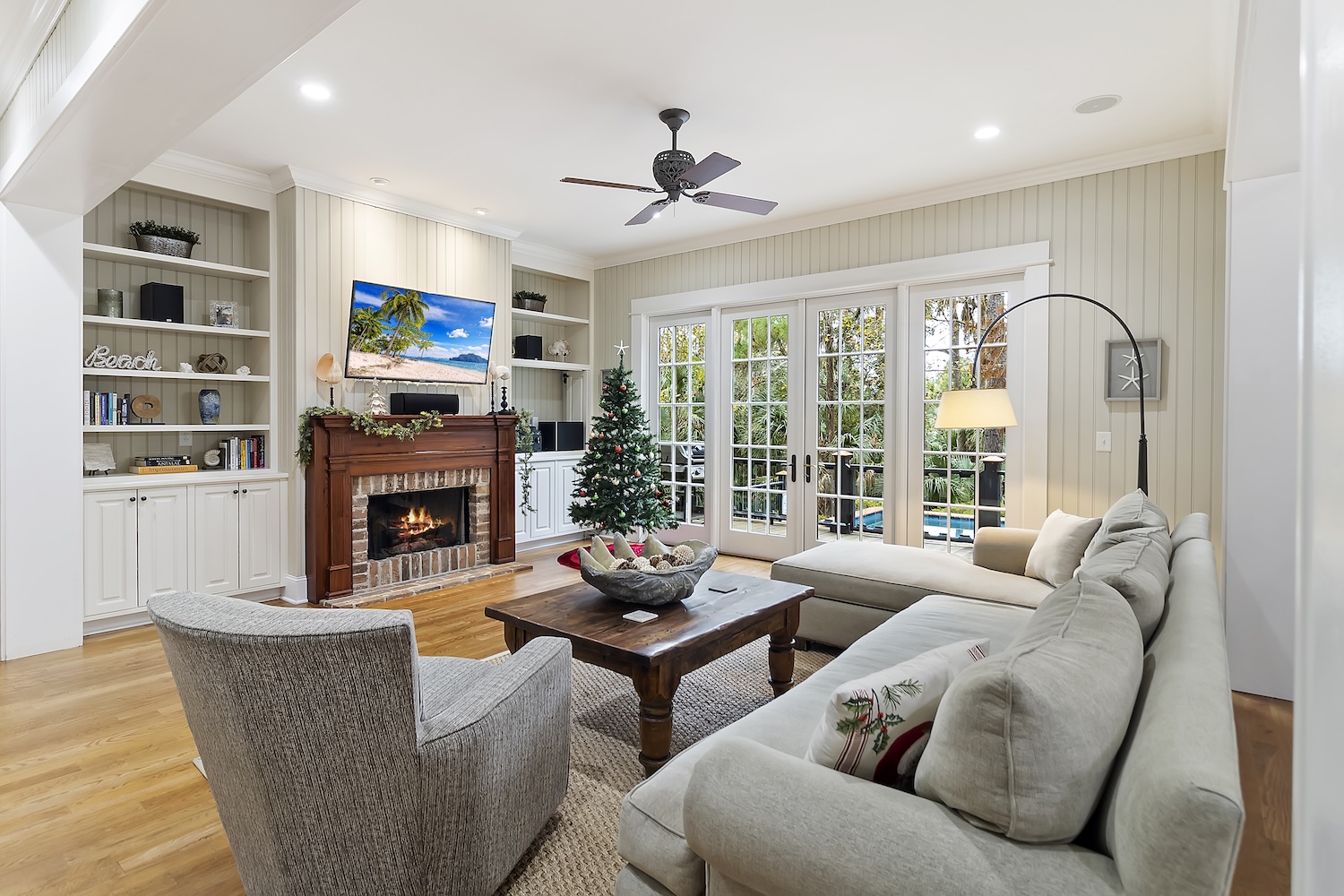 Charleston vacation rental with christmas tree