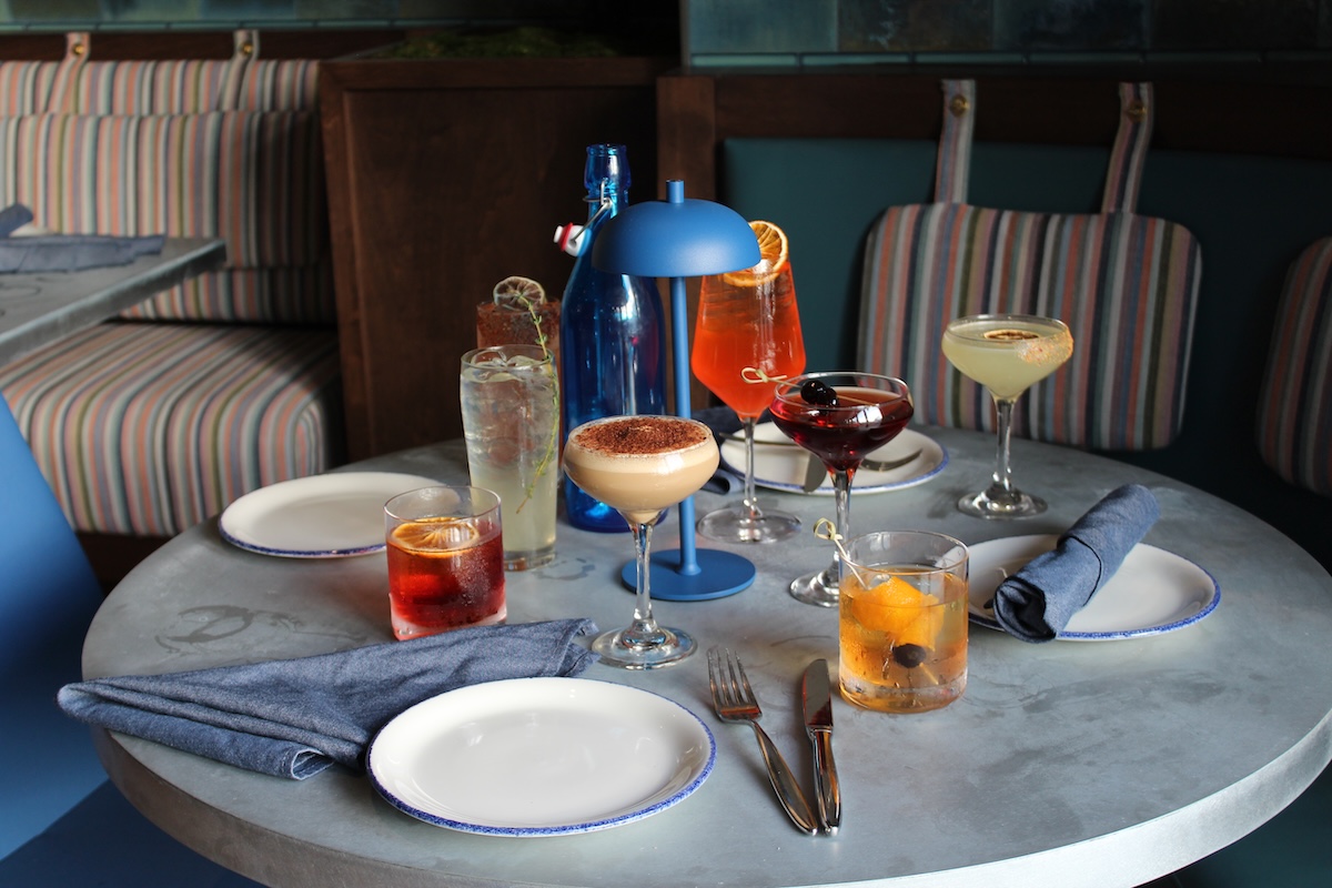 set table with cocktail glassess